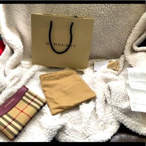 Beautiful NWOT Burberry pouch!
